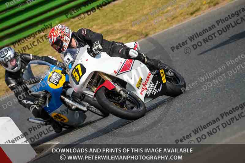 Vintage motorcycle club;eventdigitalimages;mallory park;mallory park trackday photographs;no limits trackdays;peter wileman photography;trackday digital images;trackday photos;vmcc festival 1000 bikes photographs